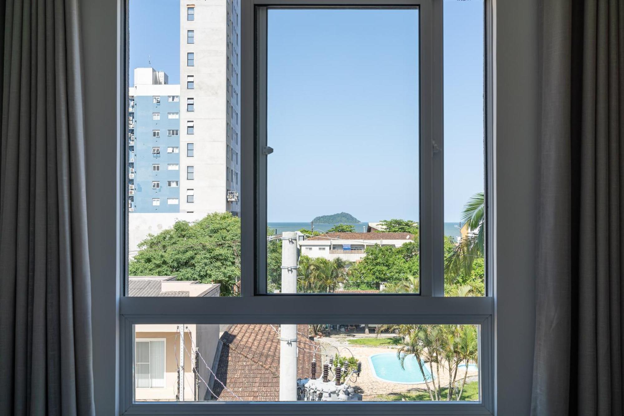 Apartamentos Piçarras: Beachfront Comfort with Pool and 24/7 Security Room photo